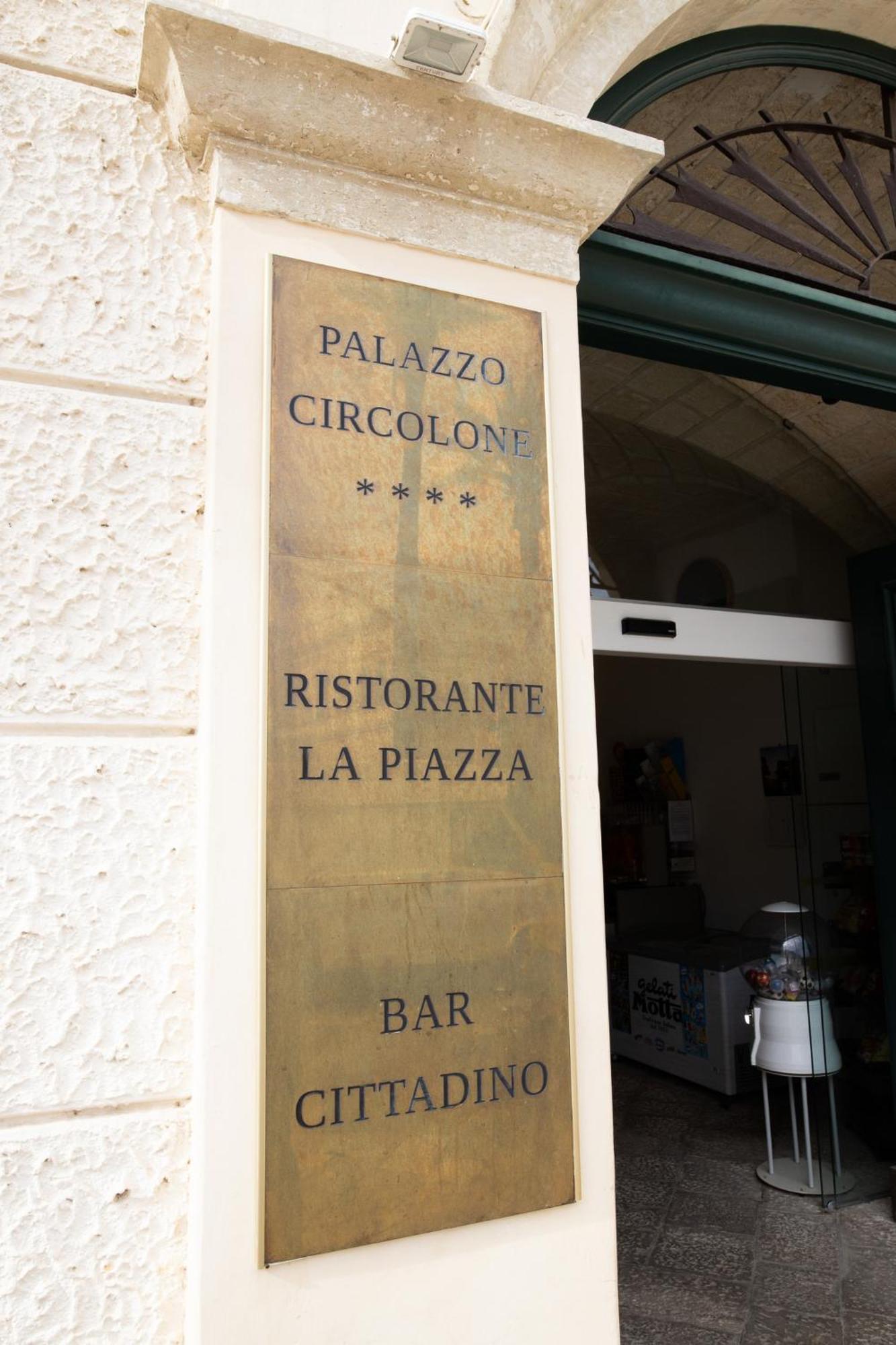 Palazzo Circolone Hotel Poggiardo Bagian luar foto