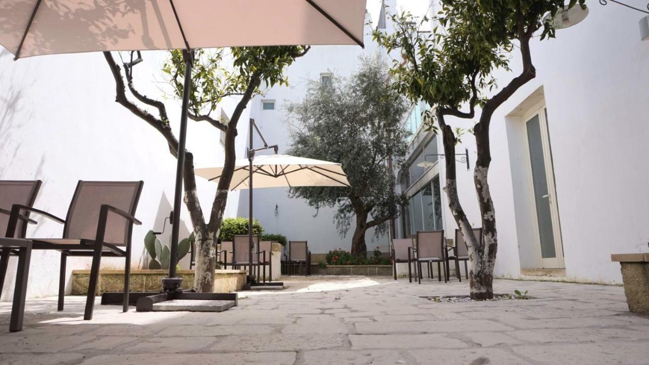 Palazzo Circolone Hotel Poggiardo Bagian luar foto
