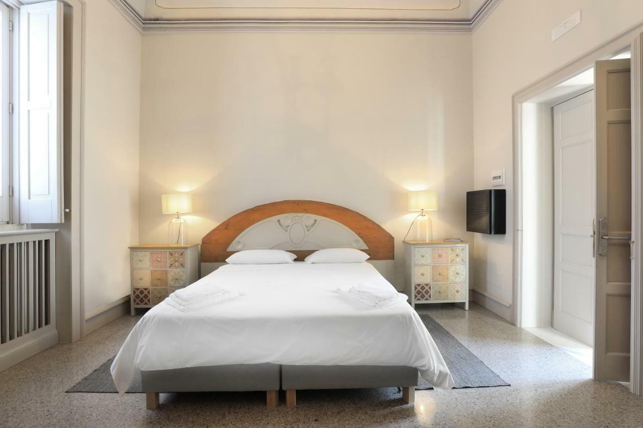 Palazzo Circolone Hotel Poggiardo Bagian luar foto